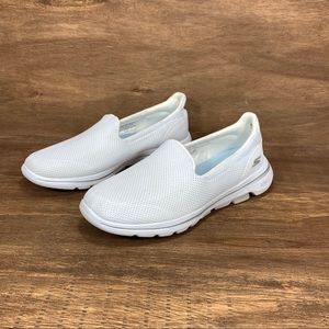 Skechers Women’s Go Walk 5- size 6.5